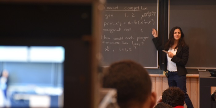 Female teacher at DTU CEE Summer School 2018 gives a lecture in front of class.