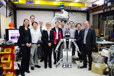 /-/media/institutter/elektro/elektro/nyheder/arkiv/kaist-samarbejde/kaist_besoeg_april_2012.jpg
